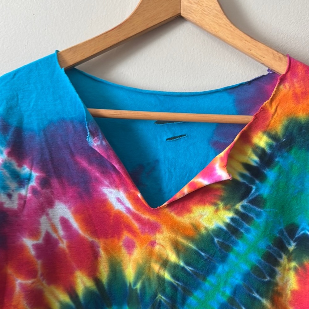 ☮️🍄🎸🎵Tie-Dye V-Neck Women Top - Picture 2 of 5